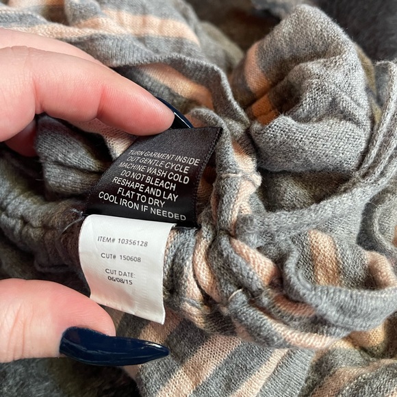 Torrid Sweater Tunic Gray & Pink Strip Size 2x - Picture 5 of 5